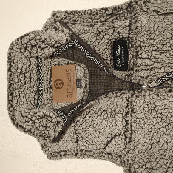 Artisans furry vest - Picture 2 of 2